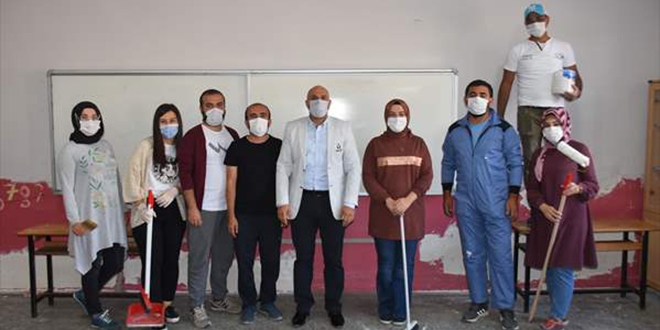 Karantinası biten beldenin okulunu iki günde eğitime hazırladılar