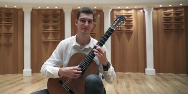 Miraç Sarıgül, 'Florida Gitar Yarışması'nda birinci oldu