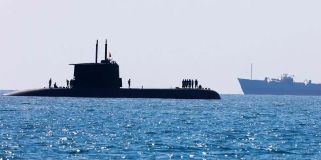 Antalya açıklarındaki denizaltı ilgiyle izlendi