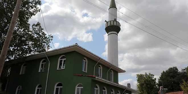 Vaka sayısı artan ilçede iş yerleri ve cami kapatıldı