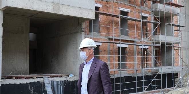 TOKİ Başkanı Bulut, demir ve çimentoya yapılan zamları eleştirdi