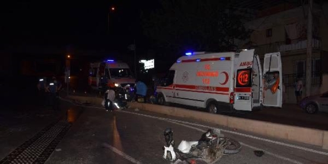 'Dur' ihtarına uymayan motosiklet sürücüsü polise çarptı