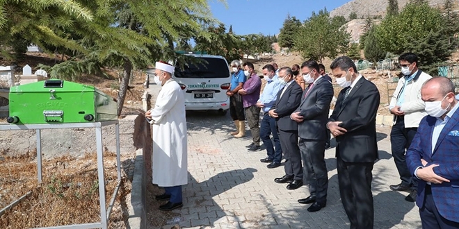 Kimsesiz kadını son yolculuğuna protokol uğurladı