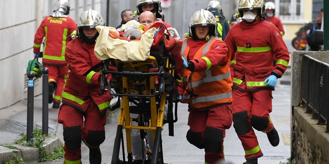 Paris'te Charlie Hebdo'nun eski binas yaknlarnda saldr: 4 yaral