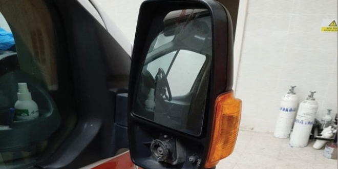 Sağlıkçılar yardımına gittikleri kişilerin saldırısına uğradı