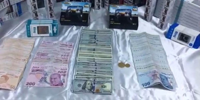 Çaldıkları altınları bozdurup dolara çevirmişler