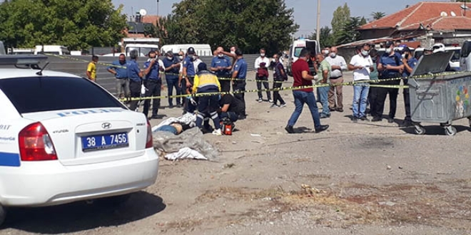 Yanan araçların yanında vurulan şahıs hayatını kaybetti