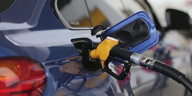 Benzine 14 kuruş zam yapıldı