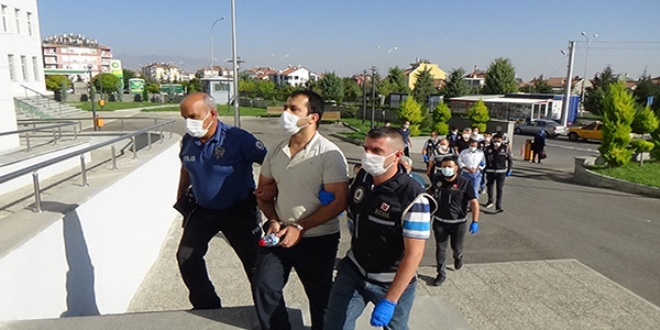 FETÖ'den gözaltına alınan 10 şüpheliden 5'i tutuklandı