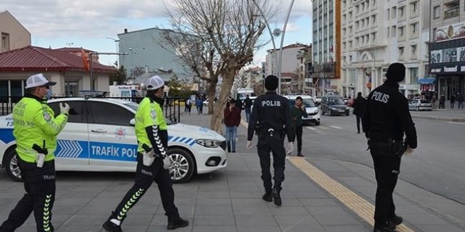 Kocaeli'de Kovid-19 tedbirlerine uymayan 233 kiiye para cezas