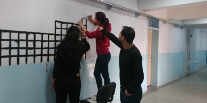 Fedakar öğretmenler okulları için kolları sıvadı