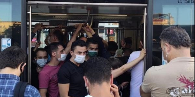 Haftanın son iş gününde tramvayda yoğunluk