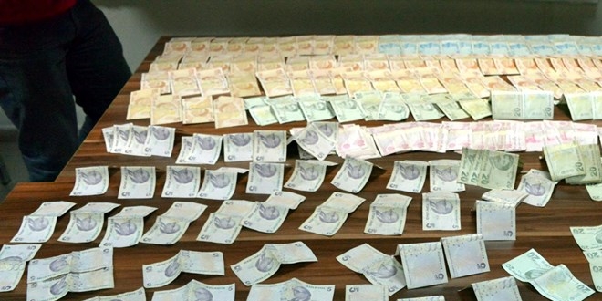 Dilencinin üzerinden 7 bin 961 lira çıktı