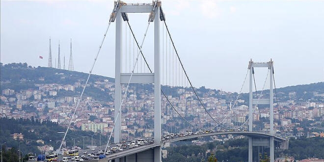 İntihar için köprüden atladı, sağlık çalışanı yaşama döndürdü