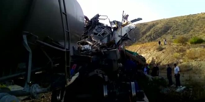 Yozgat'ta yük trenlerinin çarpışması sonucu makinistler yaralandı