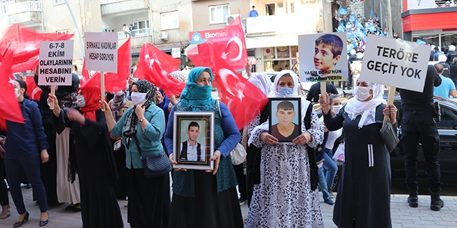 Terr maduru aileler HDP l Bakanl nnde eylem yapt