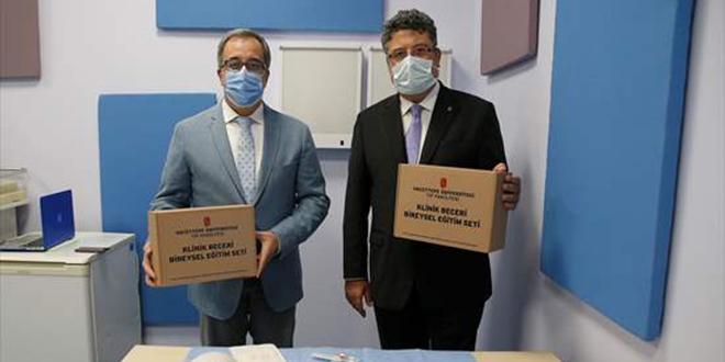 Hacettepe'den tıp öğrencilerinin klinik becerilerini evlerinde geliştirebilmesi için 'özel set'