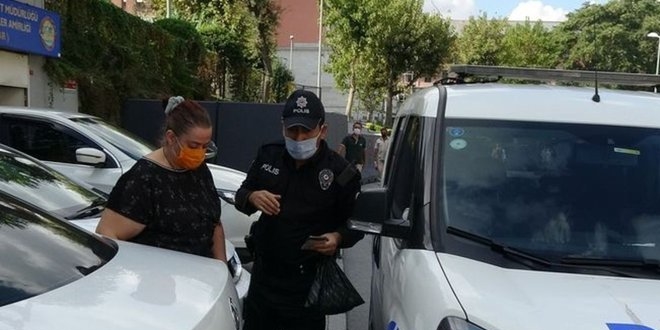 Zorla uyuşturucu kuryesi yapılan kadın polislere teslim oldu