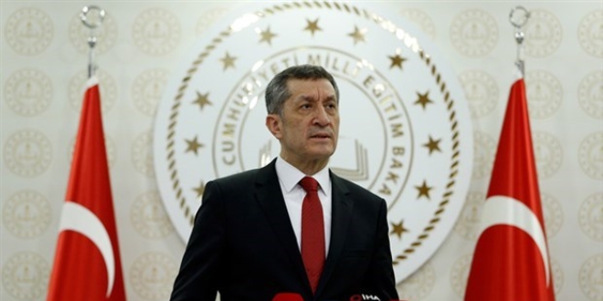 Bakan Selçuk'tan öğretmenlere fidan dikme çağrısı