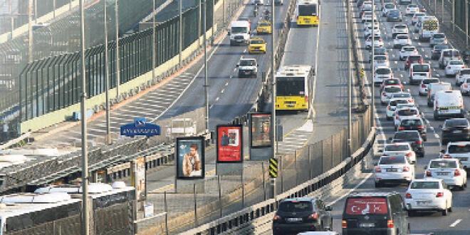Trafik İstanbulluların ayda 6 gününü çalıyor