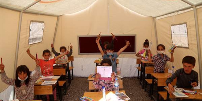 Çadırda yüz yüze eğitim için ilk ders zili çaldı