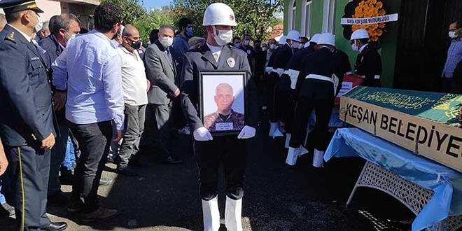 Polis memuru evinde kalp krizi sonucu yaşamını yitirdi