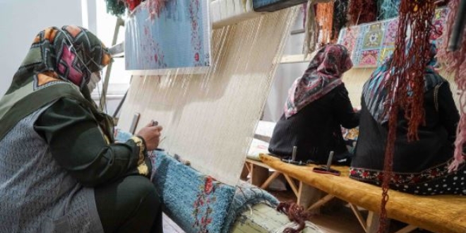 Muhtar evini meslek öğrenmek isteyen kadınlara açtı
