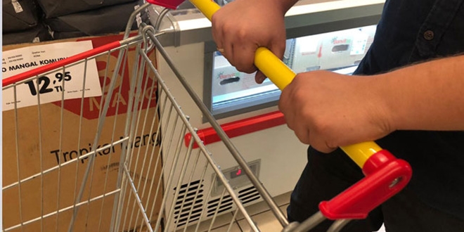 Market arabasını tutarken dikkat! Virüs oraları çok seviyor