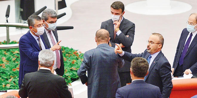 Azerbaycan tezkeresi takıldı, gerginlik yaşandı