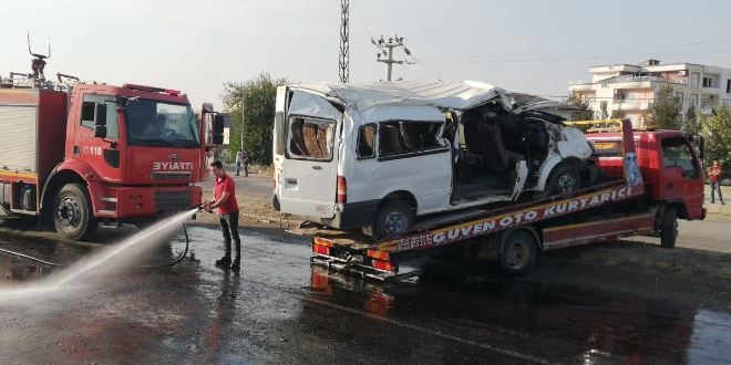 Diyarbakır'da tekstil işçilerini taşıyan servis devrildi: 2 ölü