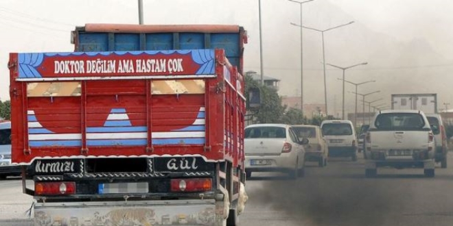 Kamyon arkasına yazılan yazılar kazaya davetiye çıkarıyor