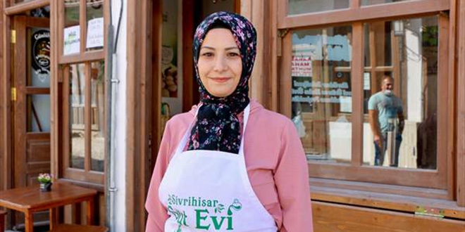 Kadın girişimci iki inekle başladığı işinde taleplere yetişemiyor