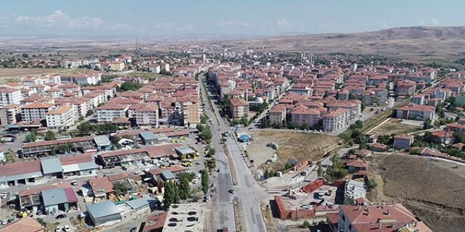 İlleri ve ilçeleri farklı ama birlikte yaşıyorlar