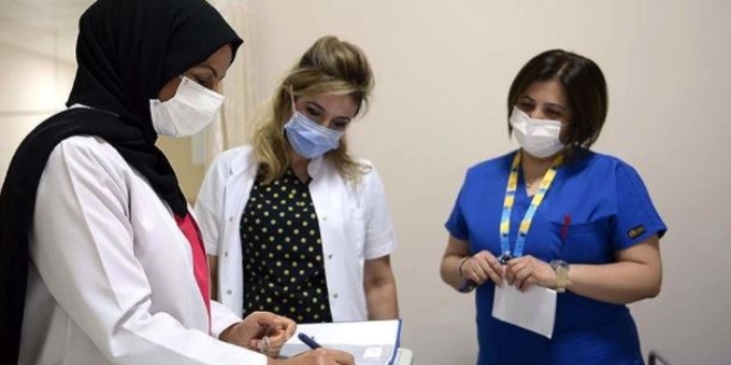 Salgın hastanesinin hemşireleri var güçleriyle çalışıyor