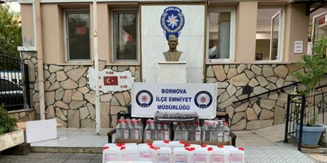 İzmir'de sahte içki satışı yapılan kokoreççiye operasyon