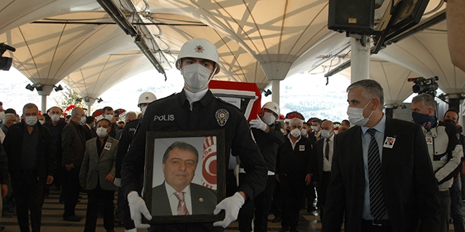 Eski Sağlık Bakanı Durmuş son yolcuğuna uğurlandı