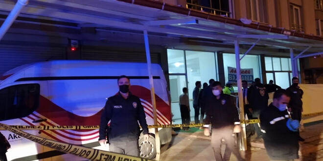 Polis memuru tartıştığı komşusunu tabancayla vurdu