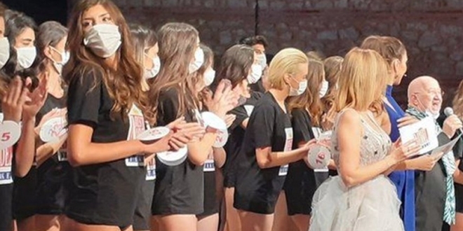 15 yaşındaki kızı, Best Model'de birinci yaptılar