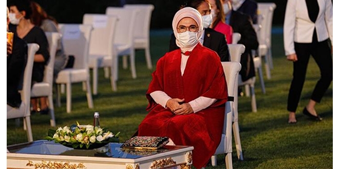 Hande Fırat: Emine Erdoğan imitasyon çanta kullanıyor