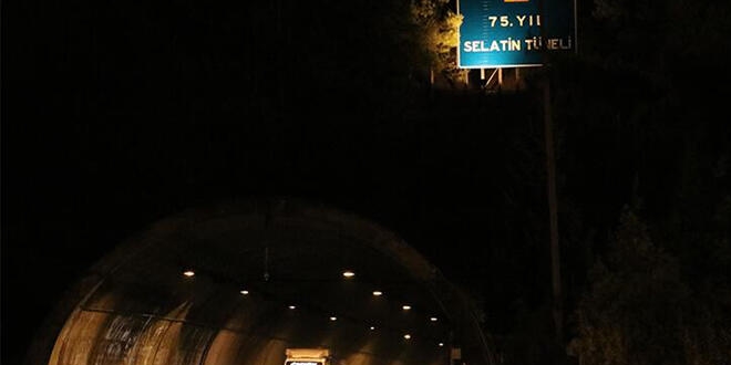 Deprem nedeniyle tedbiren kapatılan 75. Yıl Selatin Tüneli ulaşıma açıldı