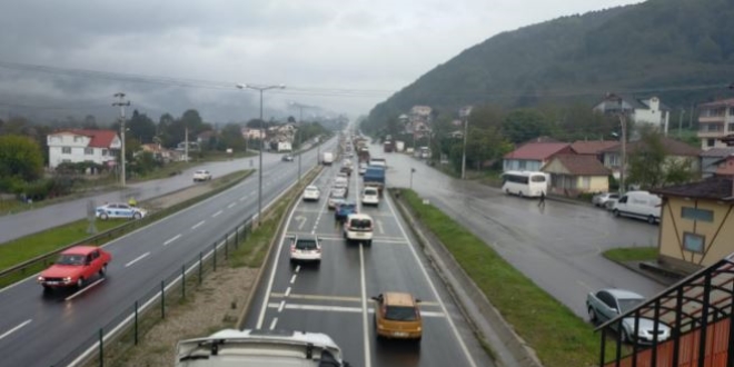 Kuvvetli yağış Bolu Dağı geçişinde ulaşımı aksatıyor