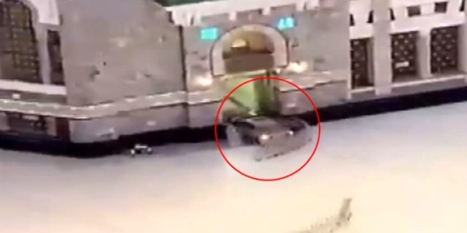 Kabe'de panik anları! Aracıyla Mescid-i Haram'a daldı