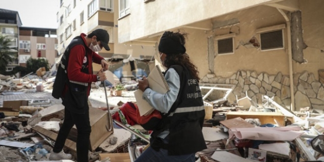 Depremin vurduğu İzmir'e hırsızlık için geldiler