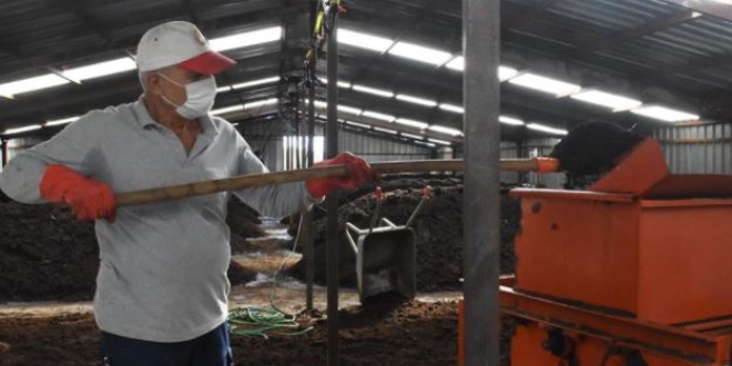 Emekli astsubay, solucan gübresi üreticisi oldu