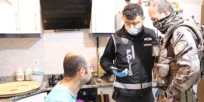 FETÖ'den gözaltına alınan 4 eski memur tutuklandı