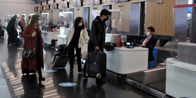 Bakan Koca'nın uyarılarına rağmen İstanbul'da seyahat hareketliliği devam ediyor