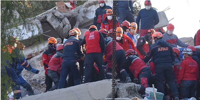 İzmir'deki depremde ölenlerin 112'si 9 binadan çıkarıldı
