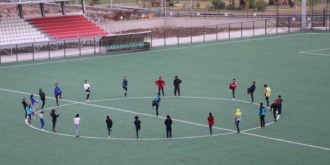 Şırnaklı çocuklar spor tesisleriyle tozdan topraktan kurtuldu