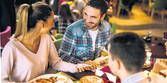 22.00'de kapatmaya bazı esnaflar mesafeli