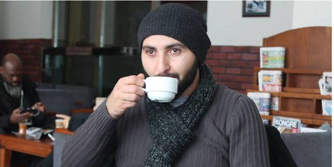 Sokakta çıkan çatışmaya bakmak için çıktığı evinin balkonunda öldü